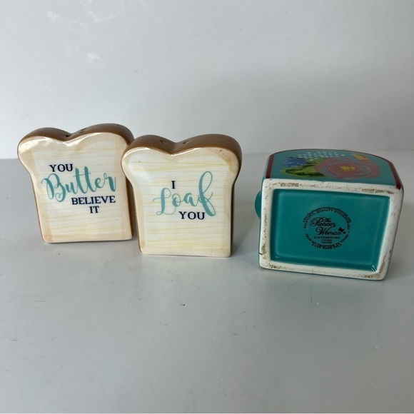 Pioneer Woman salt and pepper shaker set. BREAD, I Loaf You RARE, HTF - Picture 4 of 4